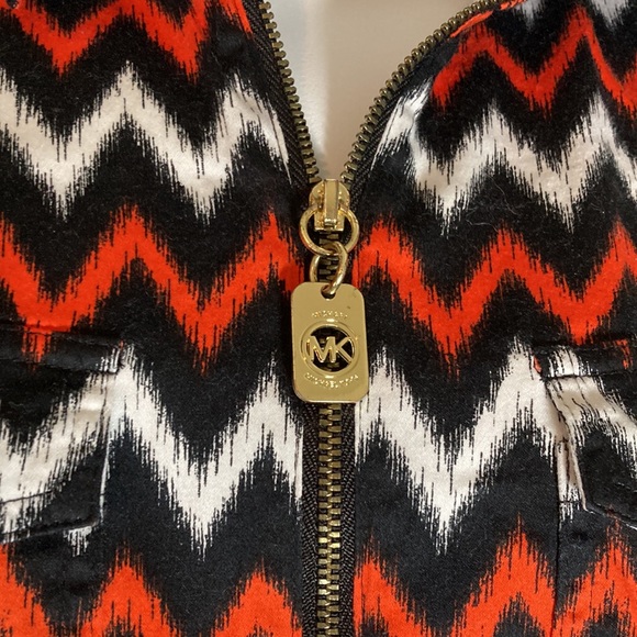 Michael Kors size 14 red black, white top,  dog tag zipper fully zips - Picture 2 of 11
